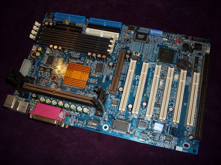 GigaByte GA-BX2000+ ATX SLOT1 motherboard with Dual BIOS tested - Click Image to Close